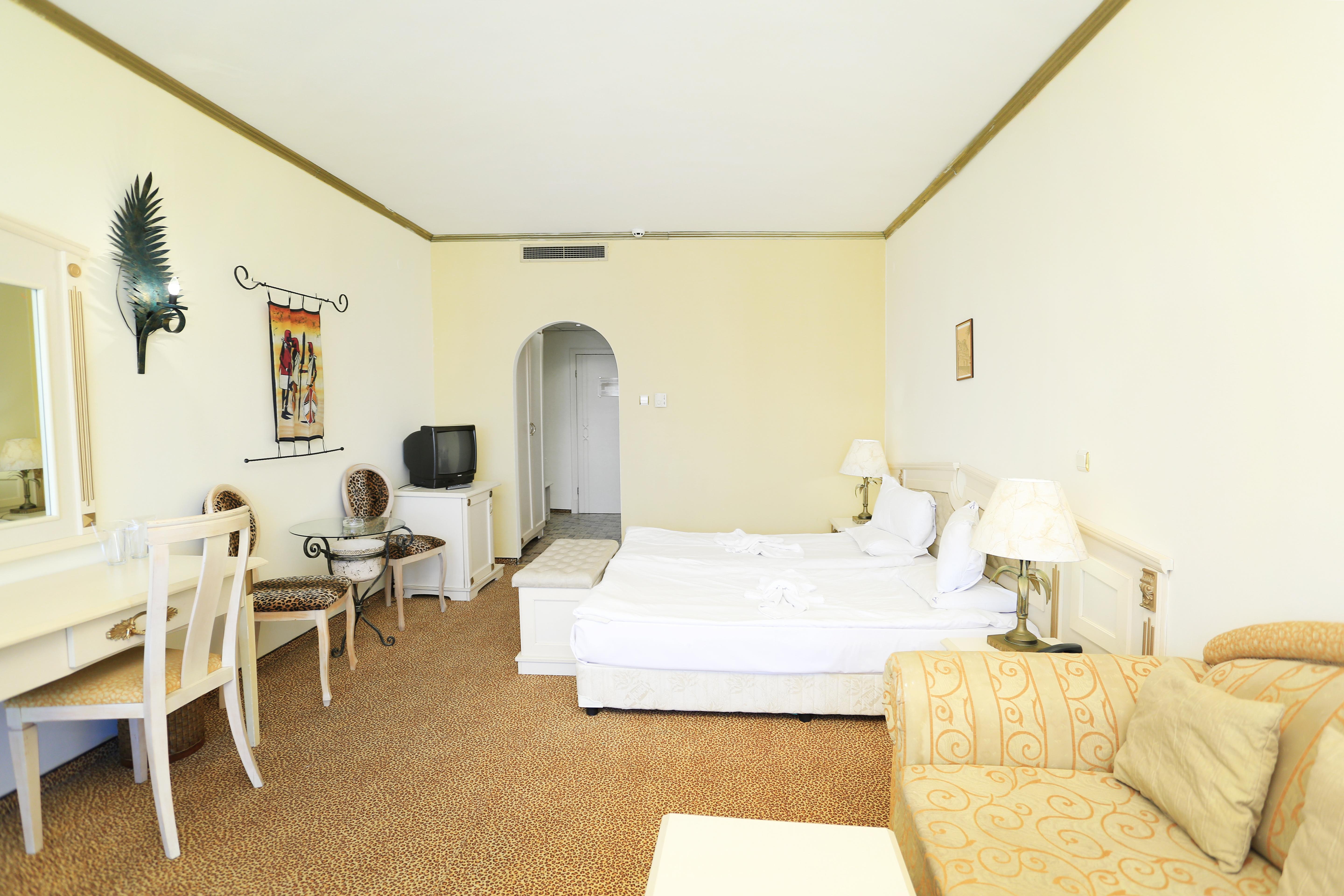 Imperial Palace Hotel 써니비치 외부 사진 A room at the hotel
