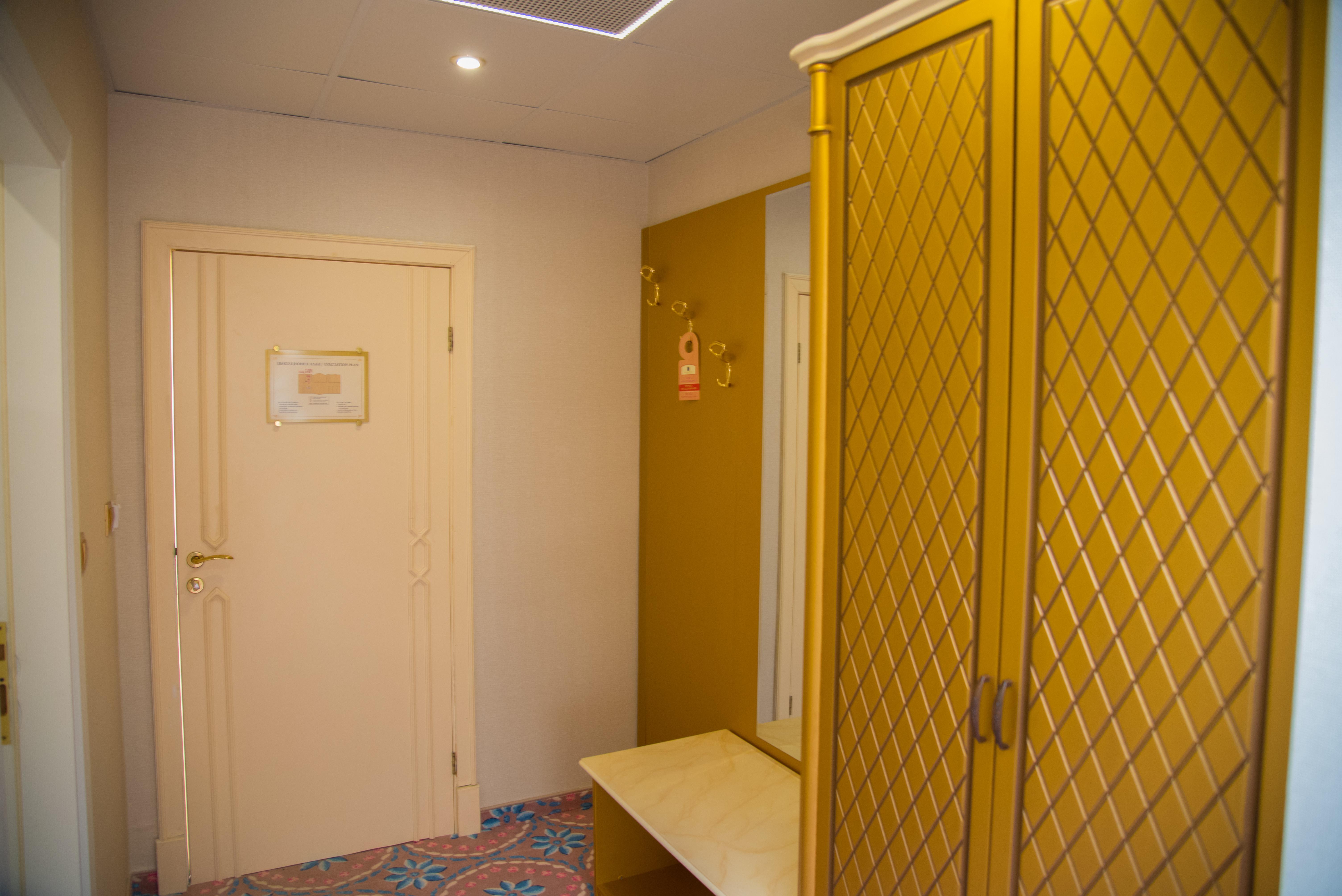 Imperial Palace Hotel 써니비치 외부 사진 A room at the hotel