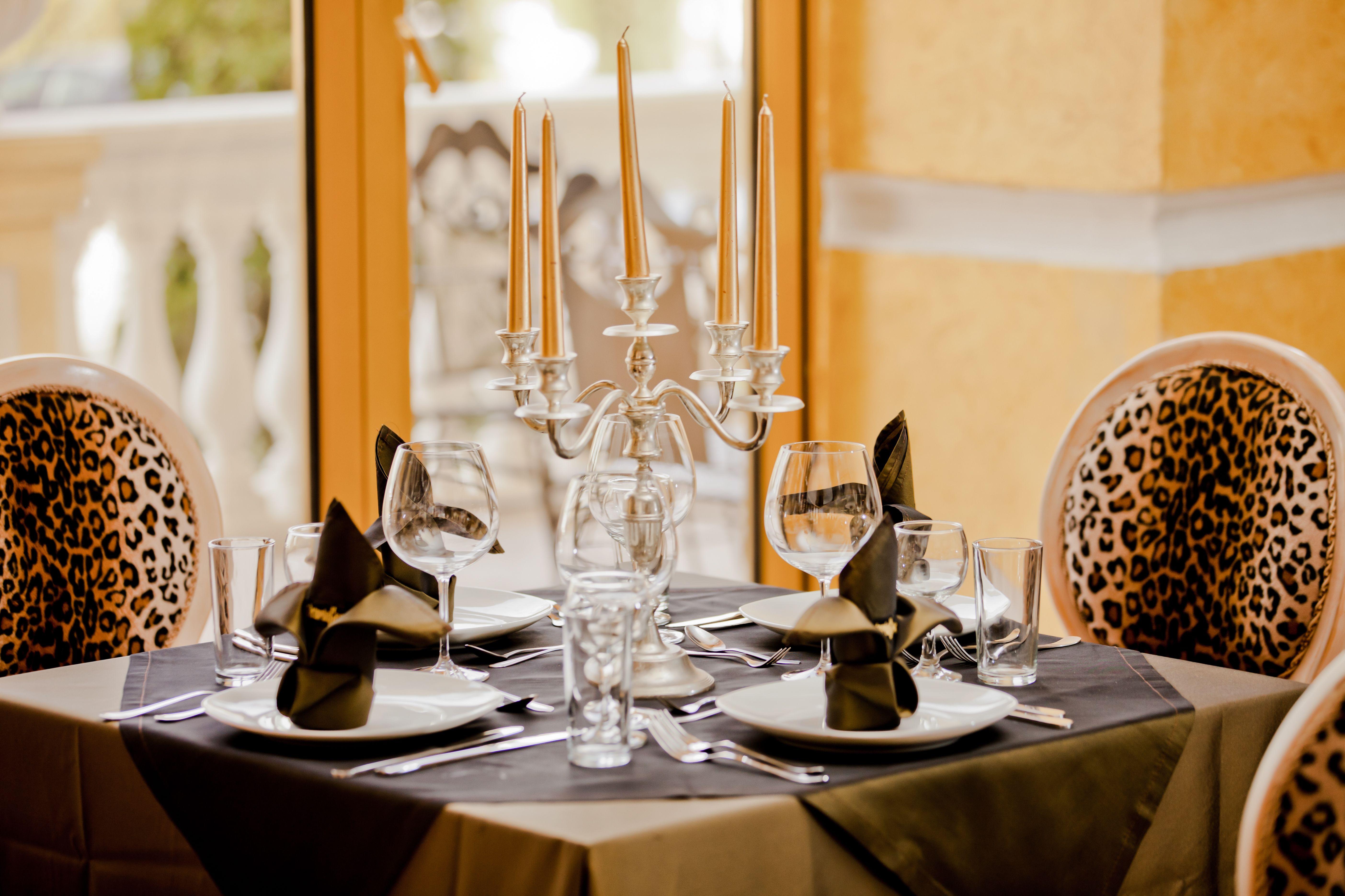 Imperial Palace Hotel 써니비치 외부 사진 A table set for fine dining