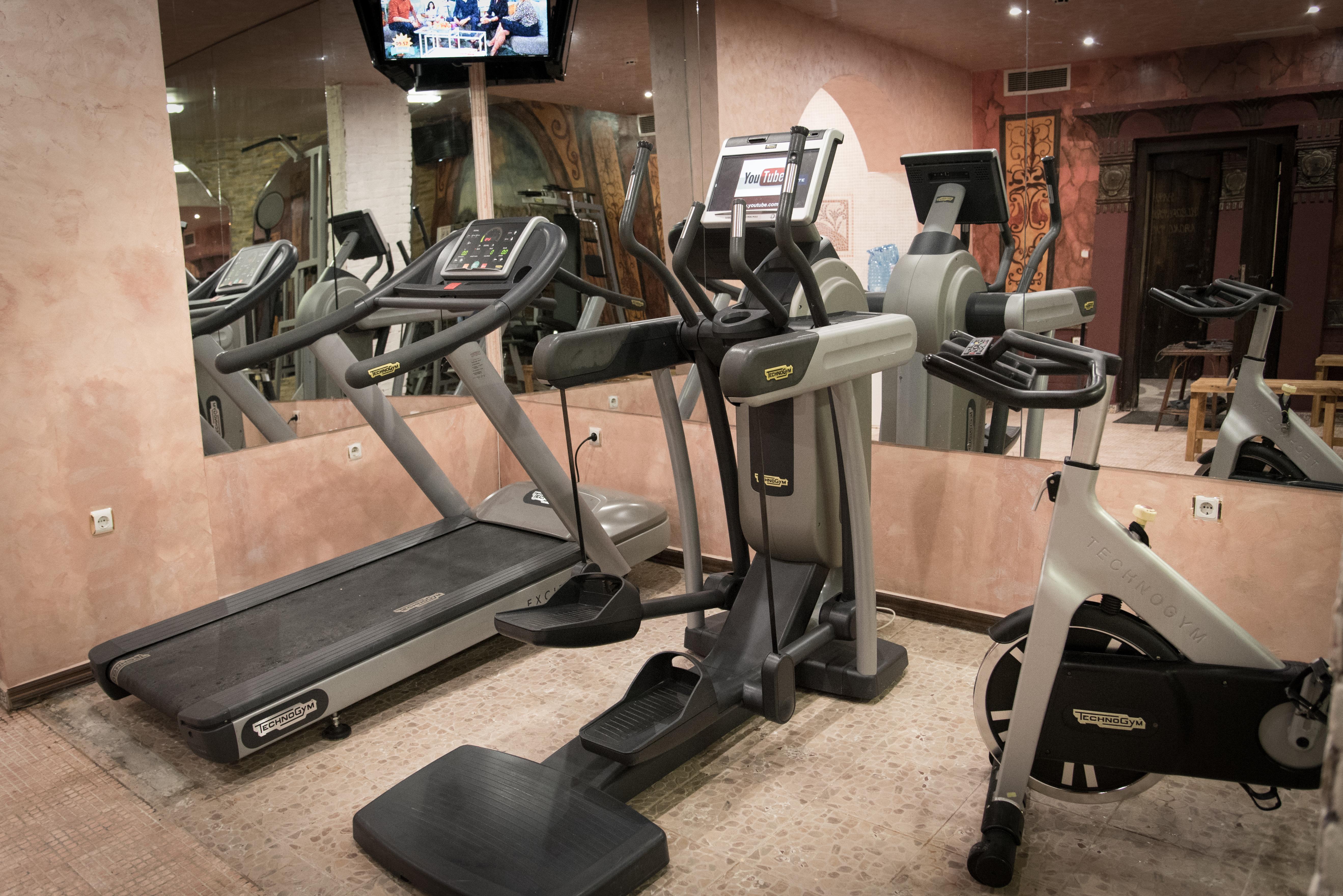 Imperial Palace Hotel 써니비치 외부 사진 A typical gym
