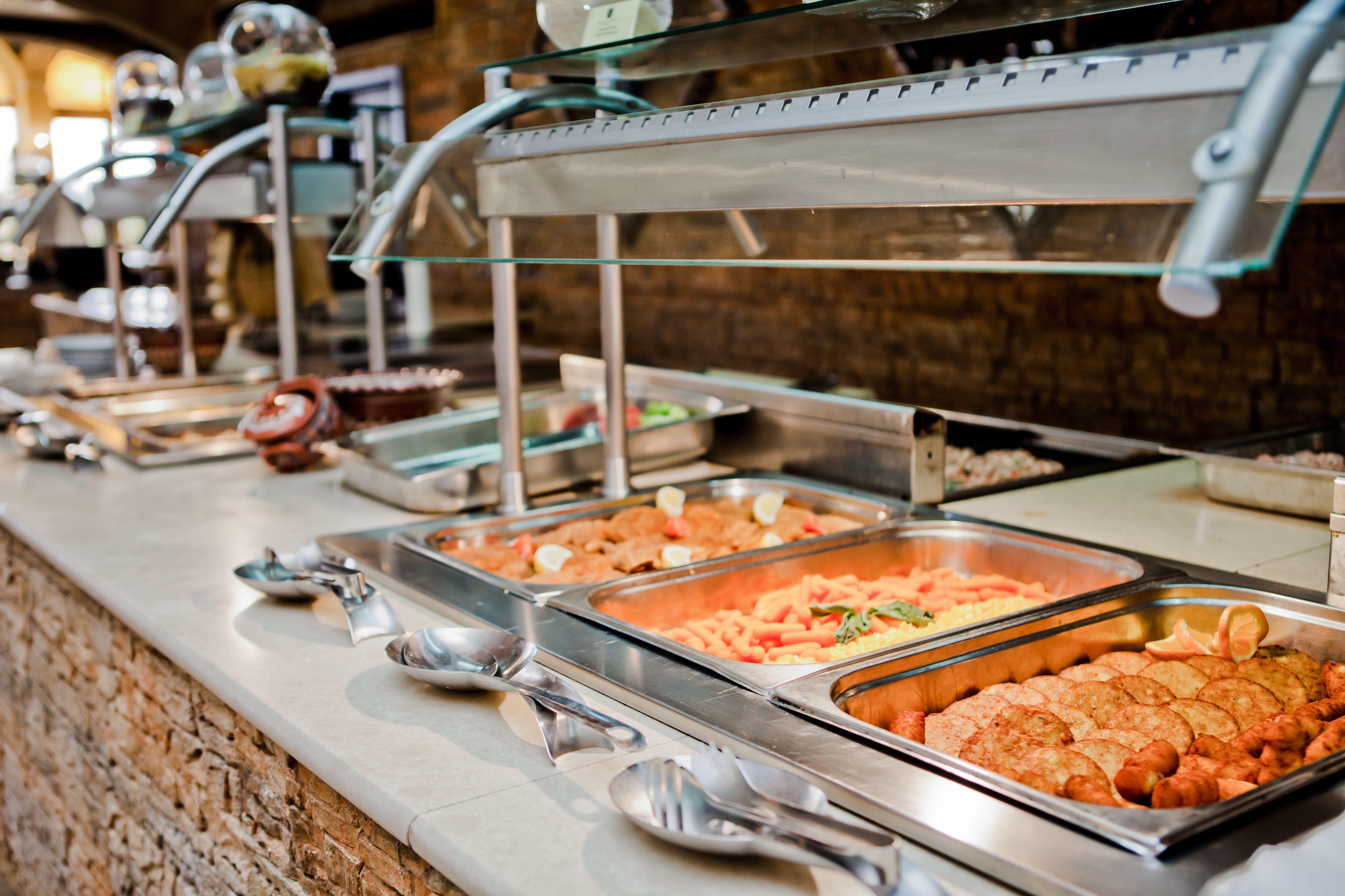 Imperial Palace Hotel 써니비치 외부 사진 A hot food buffet