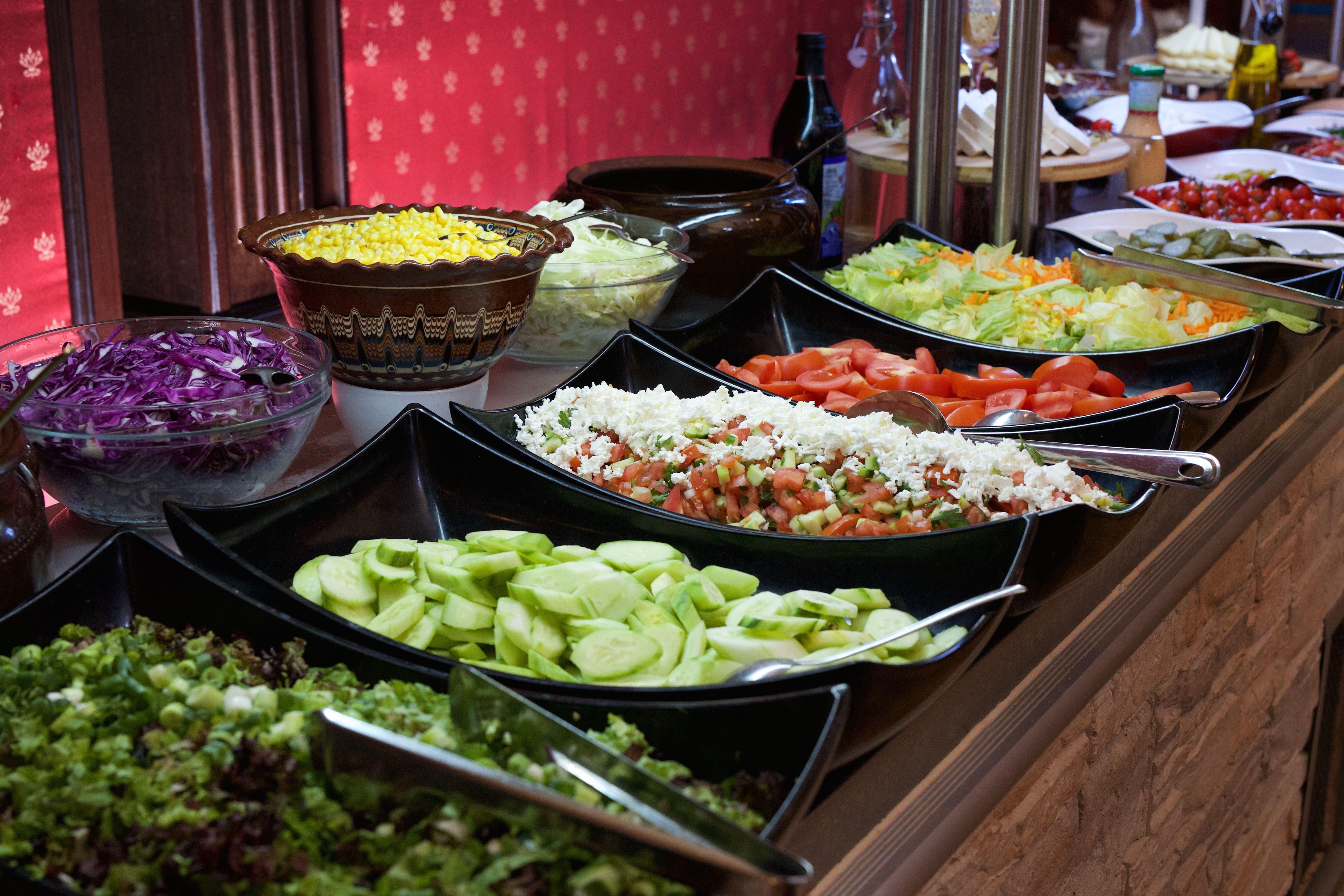Imperial Palace Hotel 써니비치 외부 사진 A salad bar