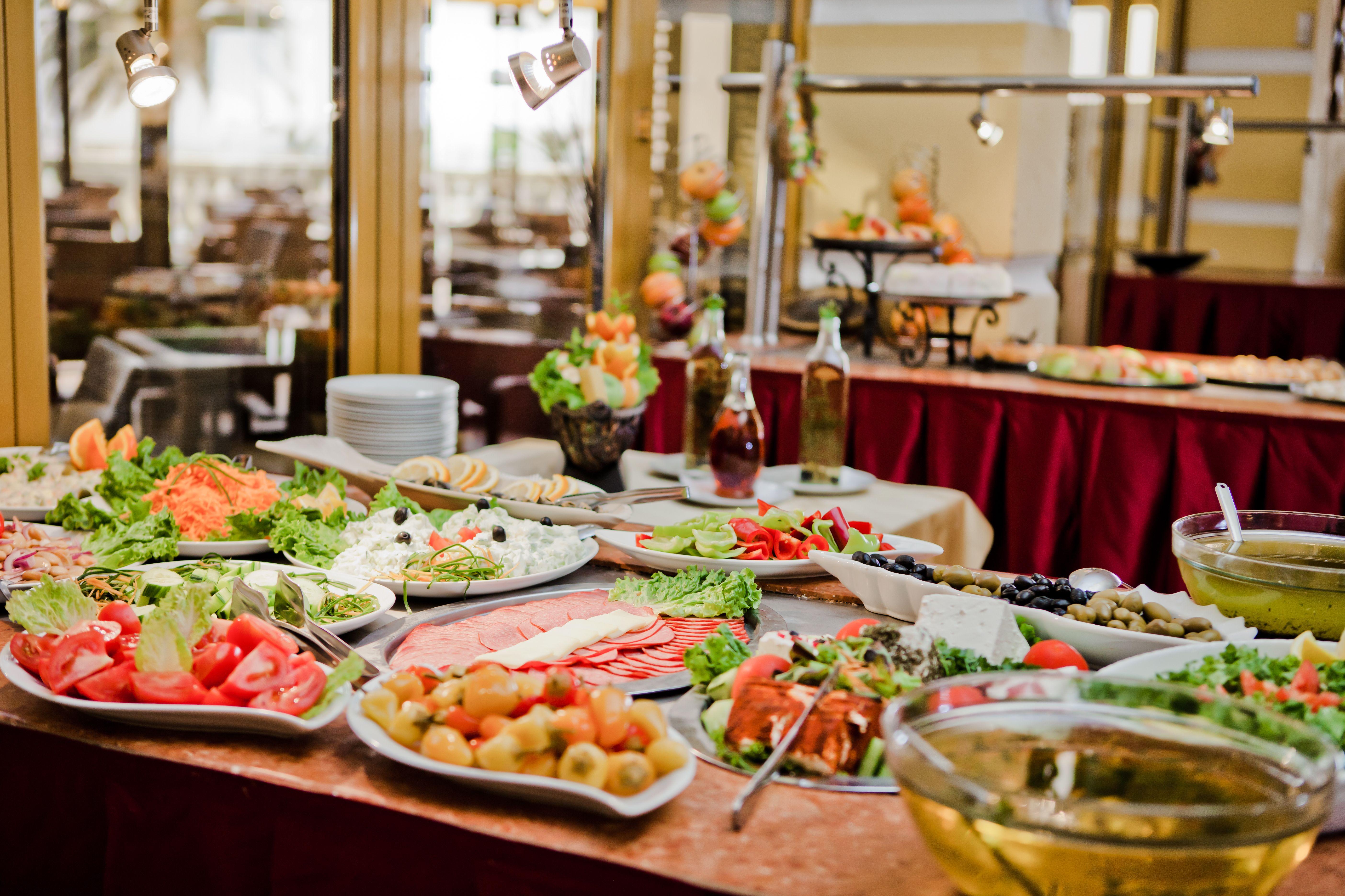 Imperial Palace Hotel 써니비치 외부 사진 A buffet